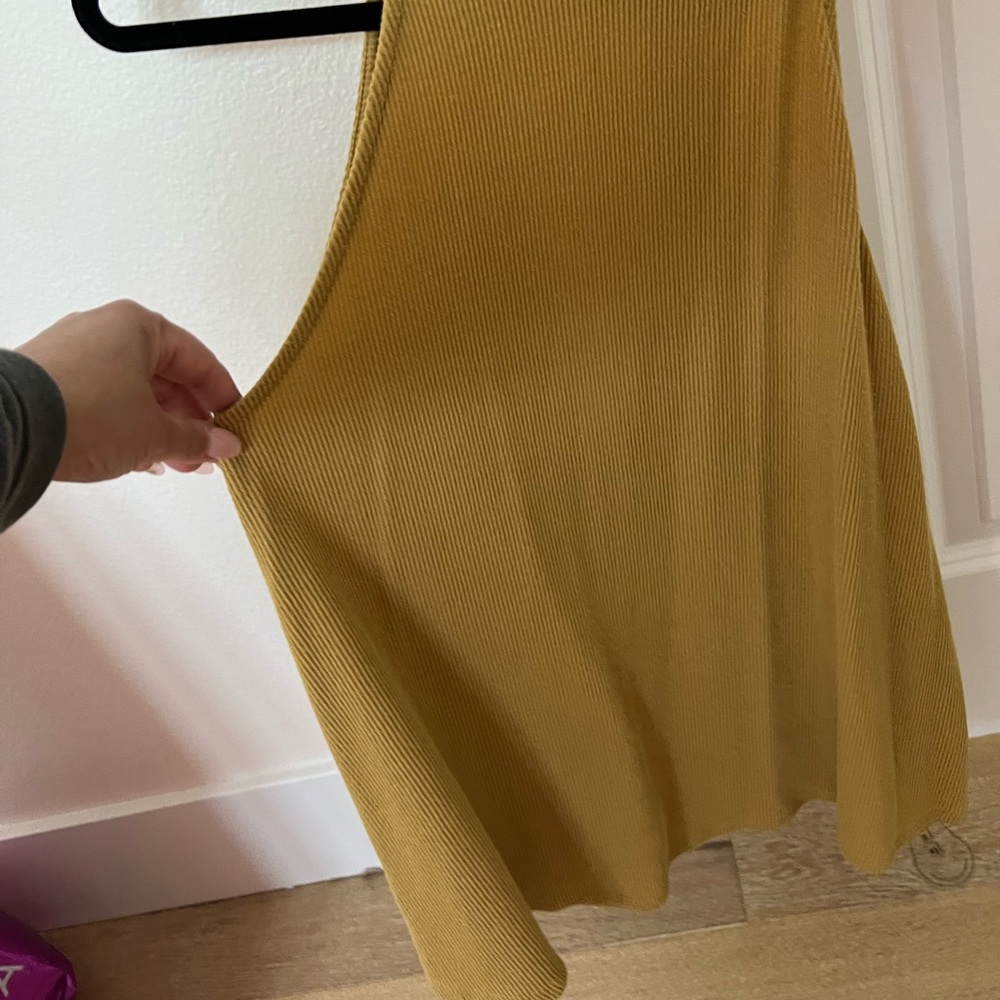 Cute Huxley Harper mustard top wore once